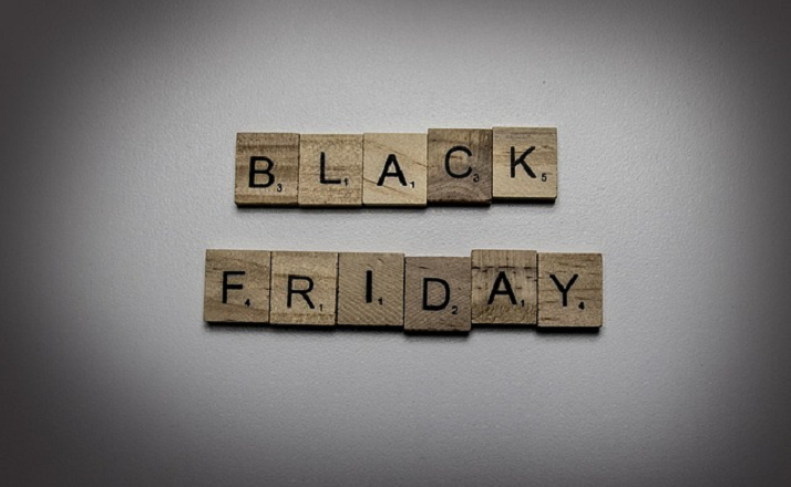 Protezione dei consumatori: in occasione del “Black Friday” il 43 % dei siti web ha violato le norme dell’UE