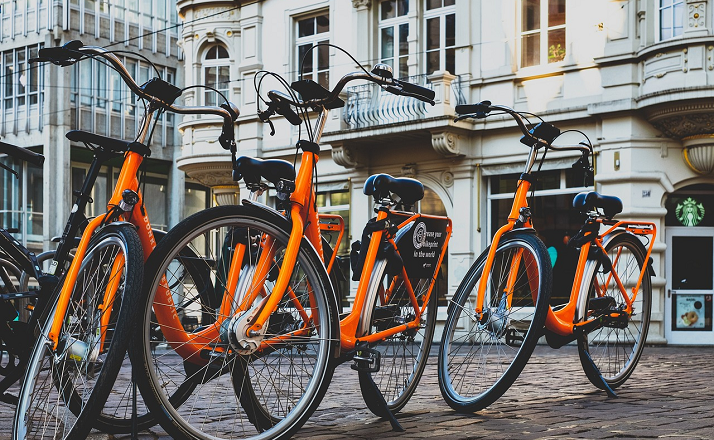 Mobilità sostenibile: il vicepresidente esecutivo Timmermans annuncia per l’estate la pubblicazione di una dichiarazione europea sulla mobilità ciclistica