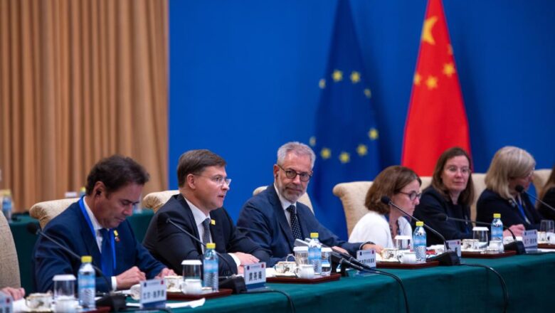 UE e Cina discutono di relazioni bilaterali e crisi internazionali in un mondo che cambia al vertice dei leader